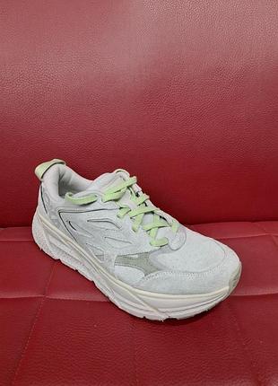 Кроссовки женские