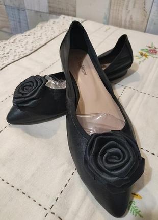 Женские балетки