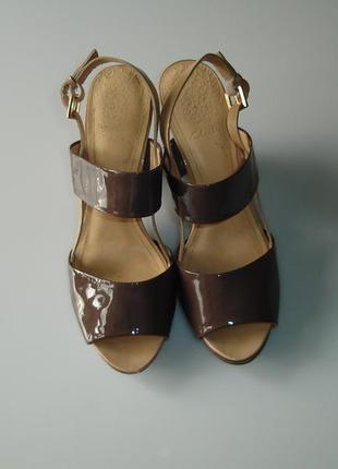 Кожаные лаковые туфли clarks, размер 5 (евро 38), стелька 24 ,5 см5 фото