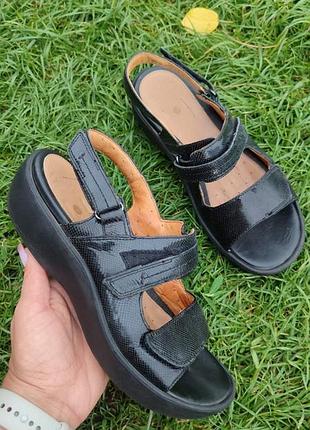 Босоніжки clarks