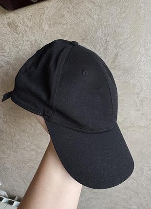 Кепка жіноча чорна