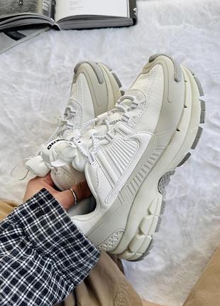 Кроссовки nike zoom vomero roam white/beige