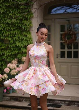 Шикарное платье в цветочный принт