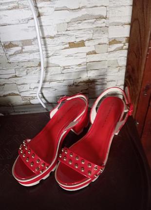 Босоніжки,36 розмір.