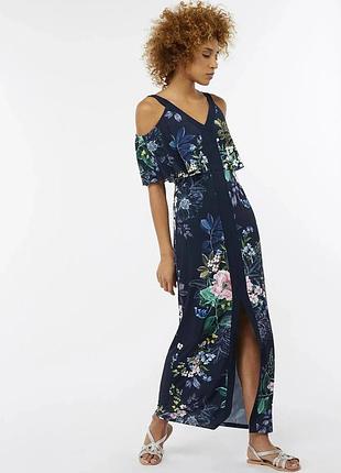 Платье с открытыми плечами