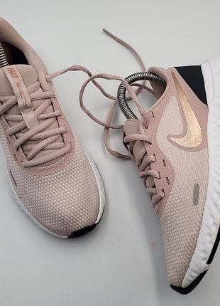 Оригінальні жіночі кросівки 
nike revolution