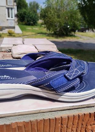 Оригінальні шльопанці clarks
