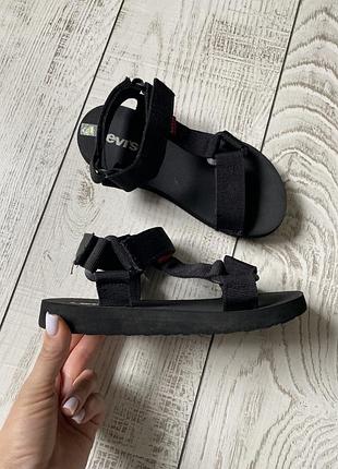 Босоніжки дитячі levi’s pp 33-33,5