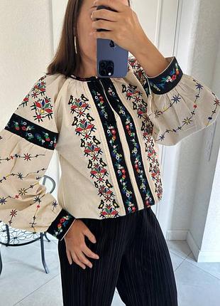 Колоритная блуза вышиванка, украинская вышиванка, этатно рубашка с вышивкой и кружевом