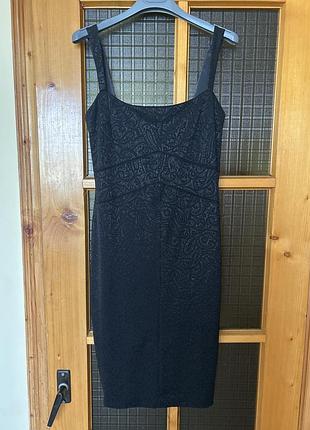 Маленька чорна сукня