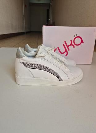 Кроссовки 42-43 р платформа