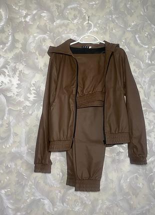 Костюм із еко шкіри