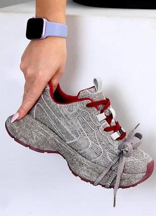 Кроссовки очень классные.