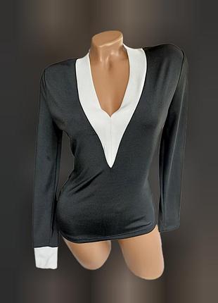 Кофта черно-белая женская с открытым декольте