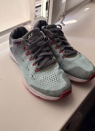 Кроссовки женские