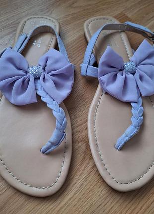 Босоножки с бантом