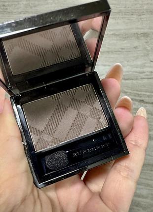 Шикарні матові тіні burberry sheer eye shadow eye enhancer - dark sable 23