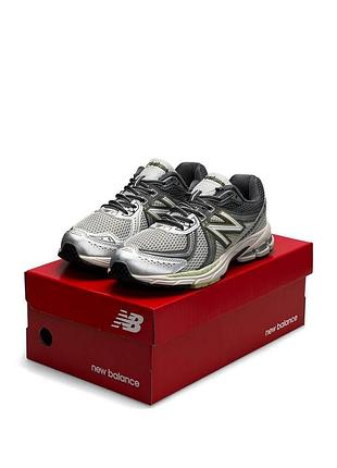 Стильні кросівки new balance 860v2