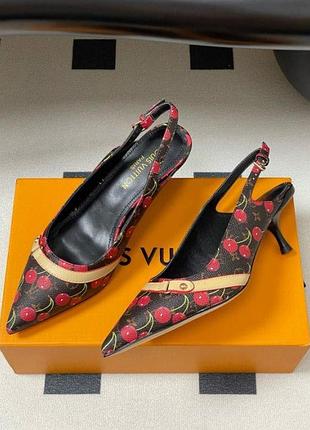 Босоніжки жіночі