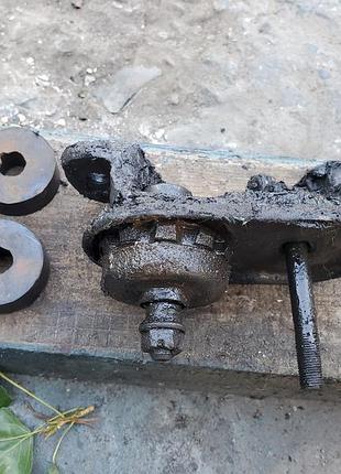 Передній кронштейн опори двигуна передня автоомбіля зіл 130 зіл 131 зіл срср