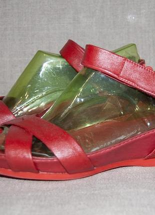 Жіночі сандалі з червоної шкіри