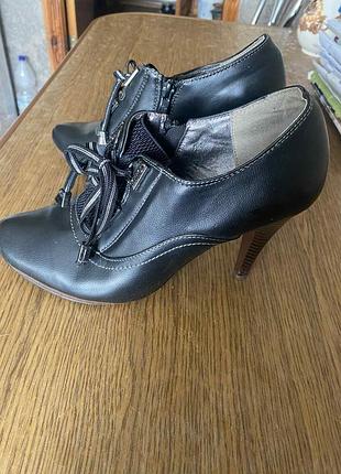 Жіночі еко шкіряні туфлі на каблуку