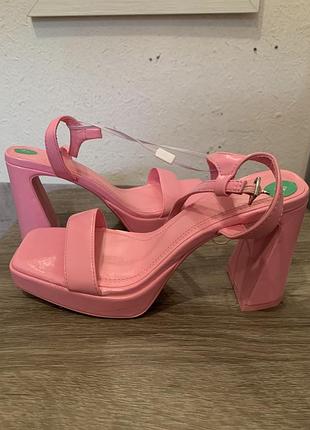 Босоніжки bershka