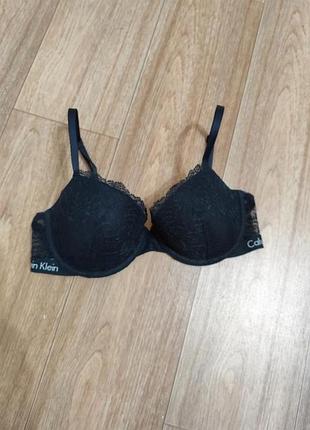 Черный бюстгальтер calvin klein