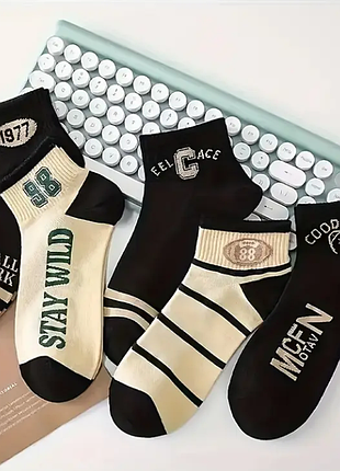 Стильный женские носки от "socksy".
оживи свой образ с яркими и уютными носками