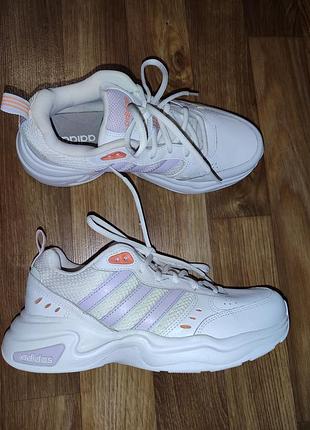 Женские кроссовки adidas р.40