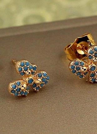 Сережки гвоздики xuping jewelry незабудка із блакитними каменями 9 мм золотисті
