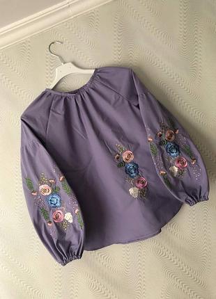 Сучасна вишиванка на дівчинку