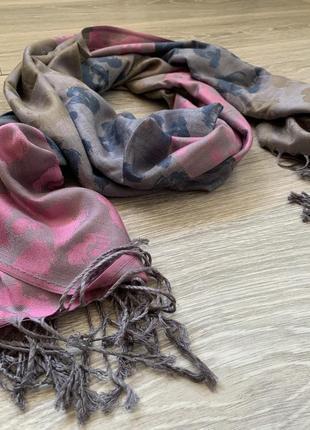 Кашемировый шарфик с ярким принтом