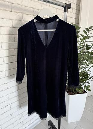 Велюрова смарагдова темно синя сукня коротка з чокером та мереживом