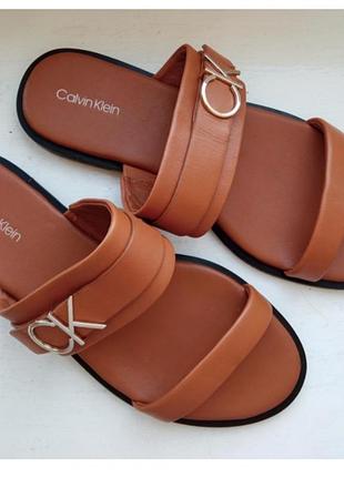 Шкіряні босоніжки від calvin klein р. 39