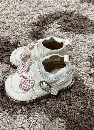 Класні туфлі на дівчинку 3