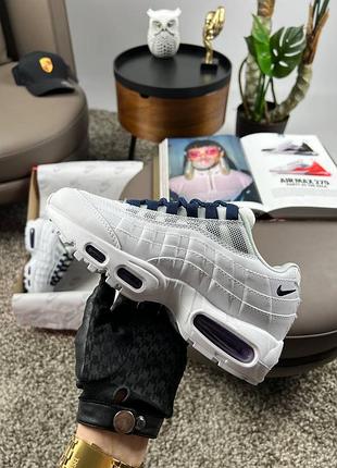 Profitez de ces kilomètres par temps humide avec le collant Nike Repel Challenger