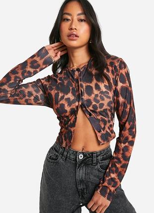 Топ с леопардовым принтом на пуговицах от boohoo