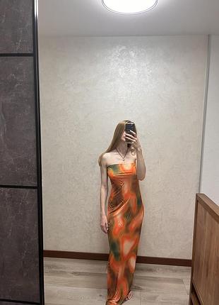 Яскрава літня сукня