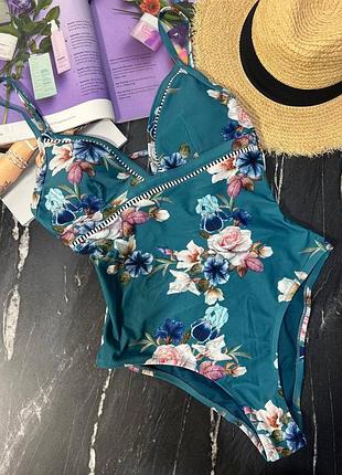 Купальник суцільний з квітковим принтом розмір s