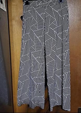 Тонкие невесомые штанишки укороченные cyell