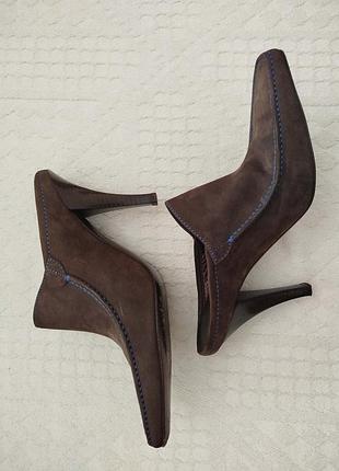 Шльопанці на підборах замшеві від tod,s