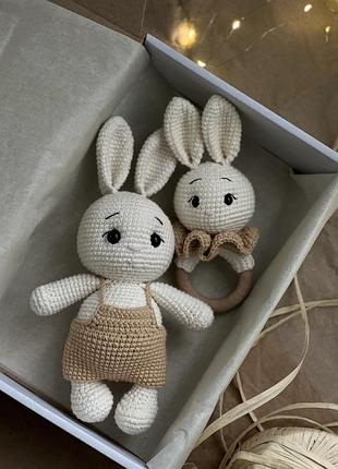 Бейбі боки вʼязана іграшка зайченя та брязкальце зайченя