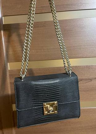 Сумочка с металлической цепью