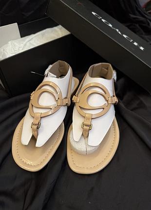 Оригинальные босоножки coach
