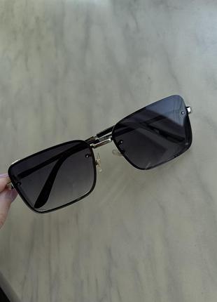 Жіночі окуляри на середнє та більше обличчя