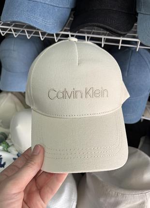 Кепка бейсболка calvin klein ck бежева