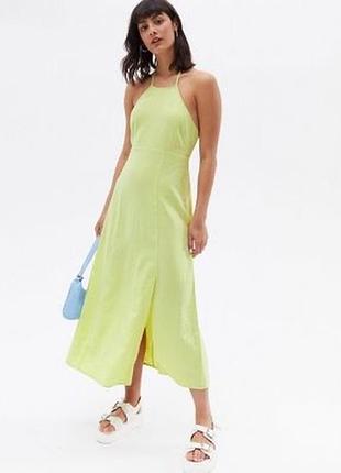 Лляна зелена сукня з розрізом та відкритою спиною