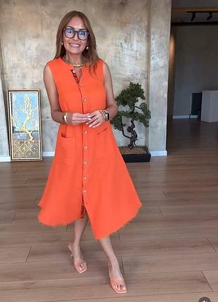 Жіночий одяг, чудове плаття з мусліна