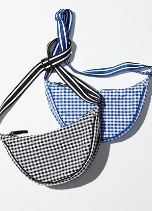 Сумка в карту через плече від uniqlo.